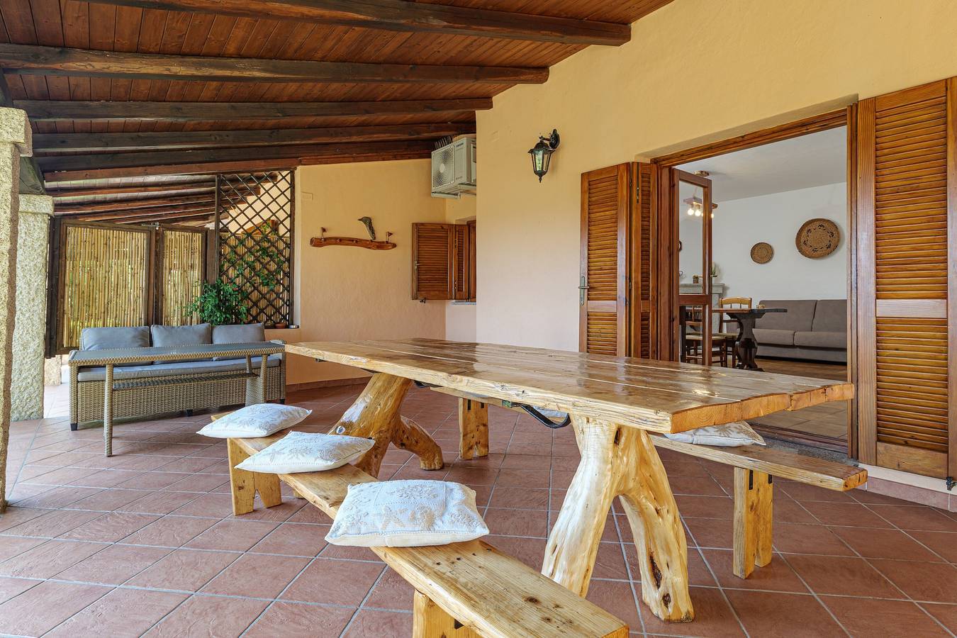 Villa Speranza vicino alla spiaggia con vista sul mare, A/C, giardino, terrazza, barbecue e doccia e in Rudalza, Costa Smeralda
