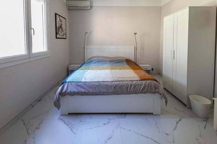 Location de vacances pour 2 personnes, avec terrasse ainsi que piscine et vue à Ensuès-la-Redonne - 2