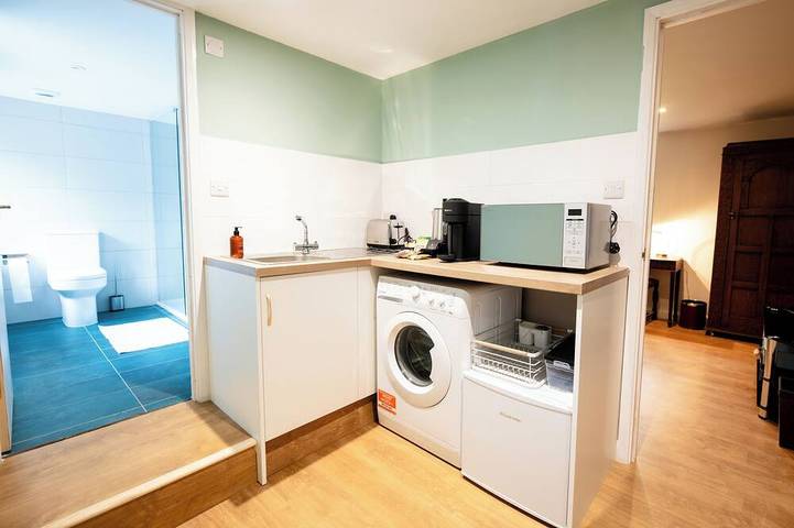 Entire apartment, Aethelred Annexe - New Build with Full Amenities in Winchester, South Downs