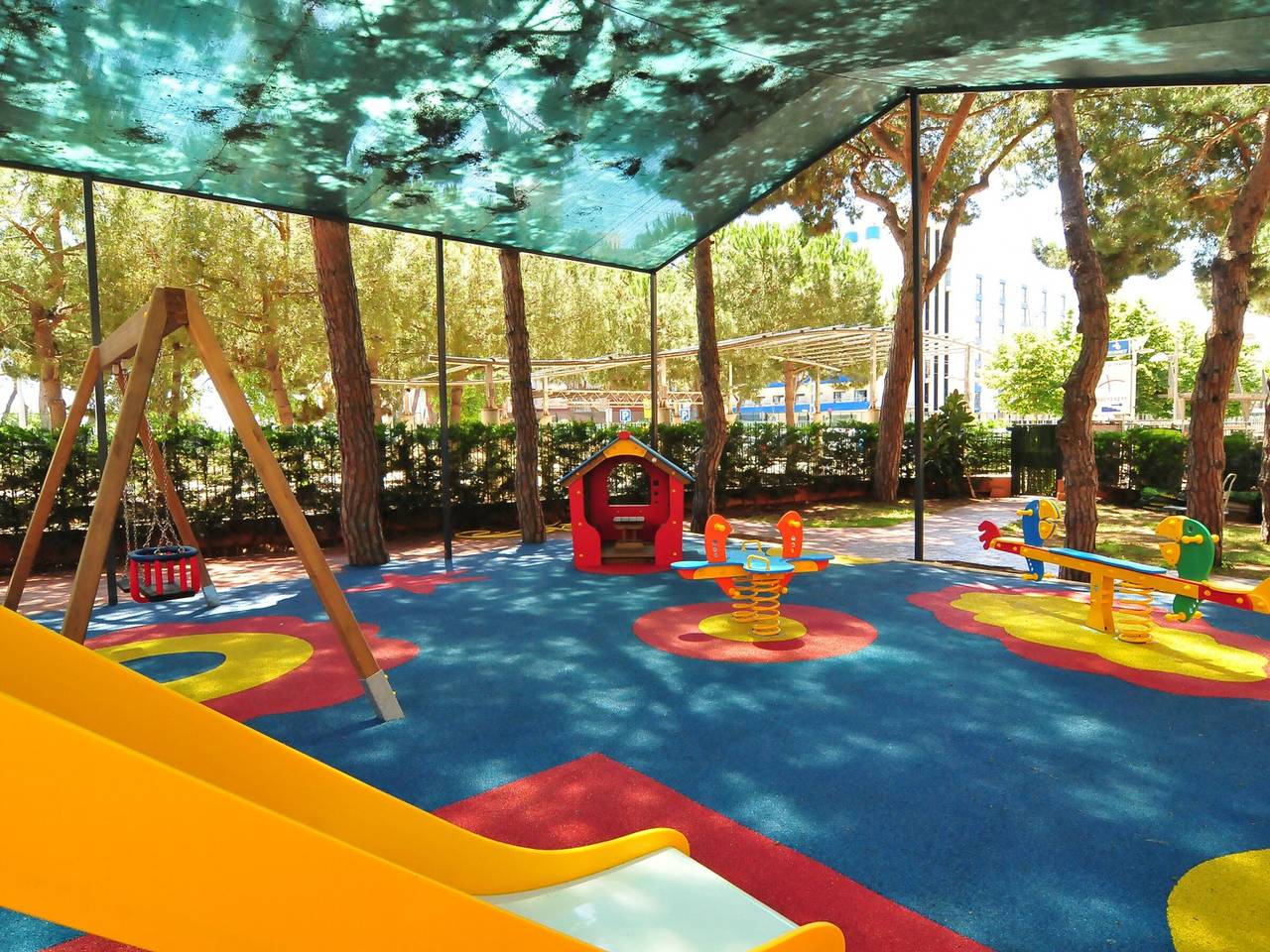 Entire apartment, Charming Apartment 20m from Beach with Pool and Tennis in Santa Susanna, Costa del Maresme