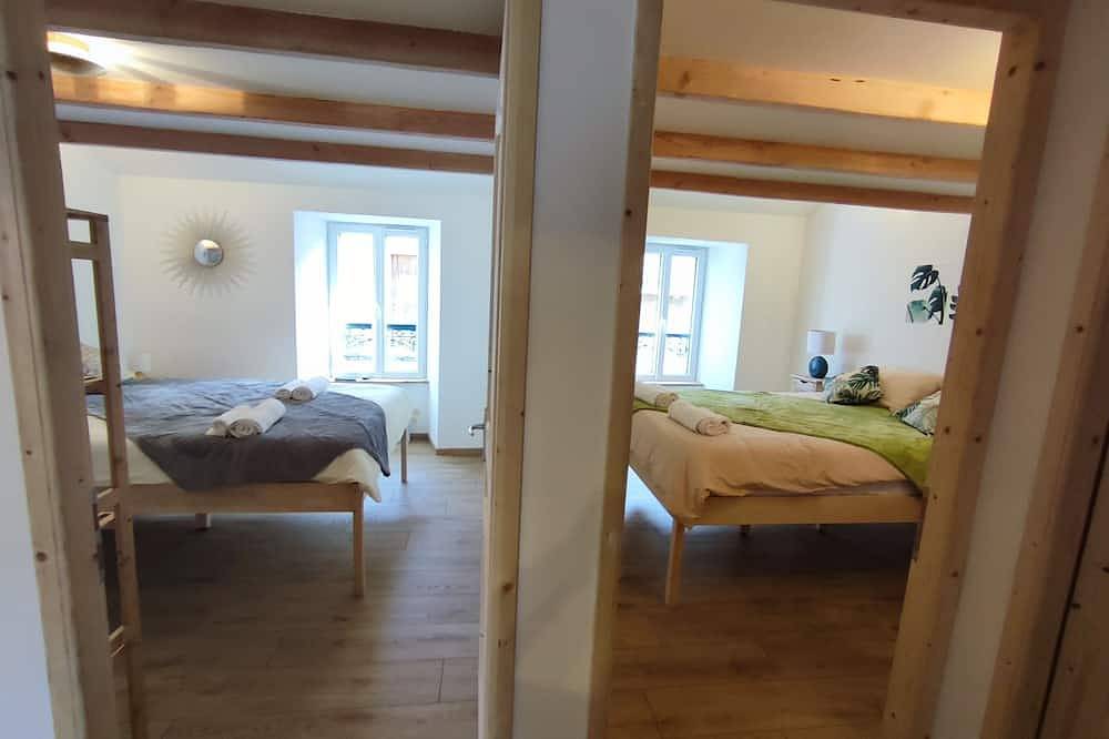 Appartement entier, Appartement 9 Personnes-Les randonnées joyeuses rivière, lac , proche, mariages in Génolhac, Parc national des Cévennes