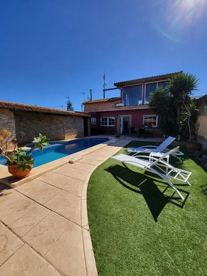 Ferienhaus für 4 Personen, mit Ausblick und Pool sowie Garten - 1