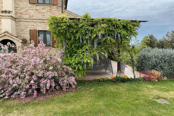 Relais Infinito: Rooms and Views of the Marche Hills in Recanati, Province de Macerata