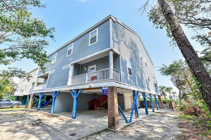 Vacation rental for 18 people, with balcony in Surfside Beach
