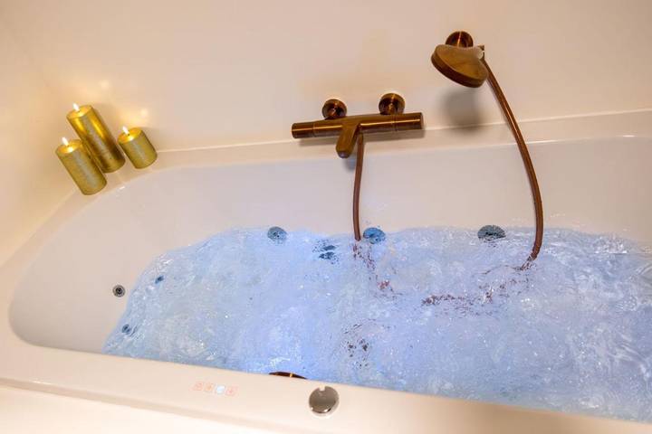 Gîte pour 2 personnes, avec terrasse ainsi que sauna et jacuzzi à Waterloo - 3