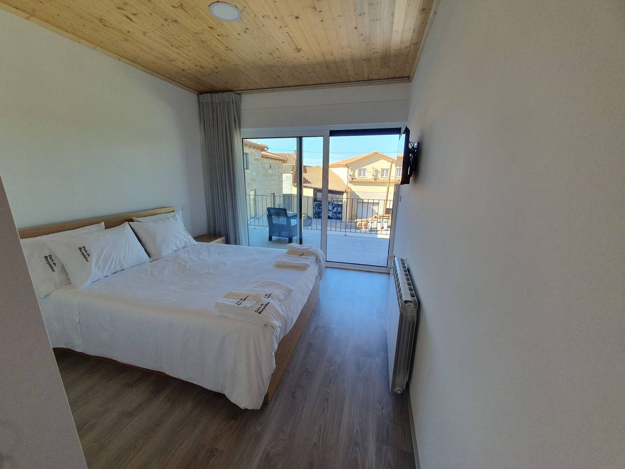 Holiday Bedroom 'Quarto Duplo Canhoteiros' with Mountain View, Wi-Fi and Air Conditioning in Valpaços, Vila Real District