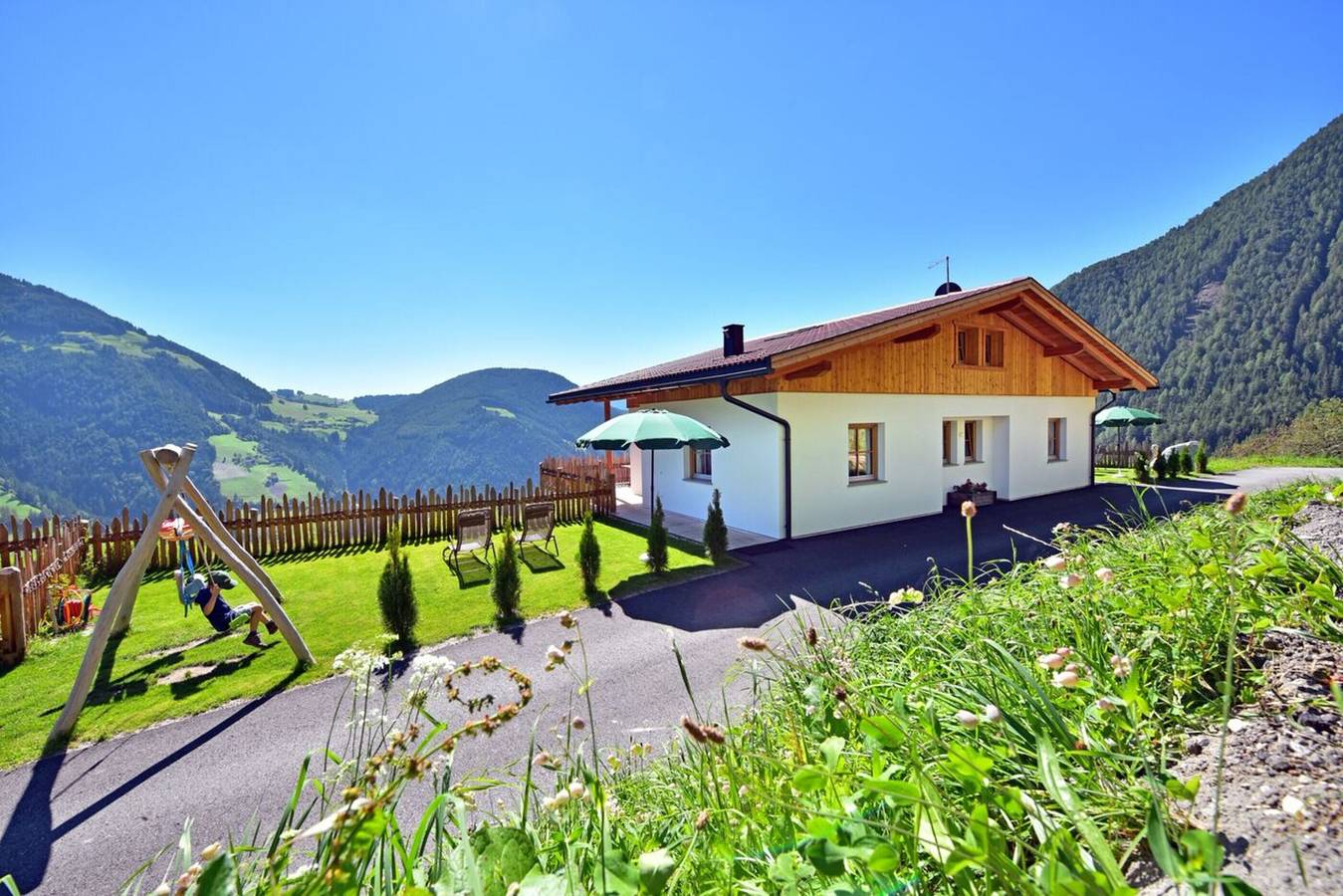 Ganze Wohnung, Ferienwohnung 'Tratterhof Apt Eidechsspitze' mit Bergblick, privater Terrasse und Wlan in Weitental, Vintl