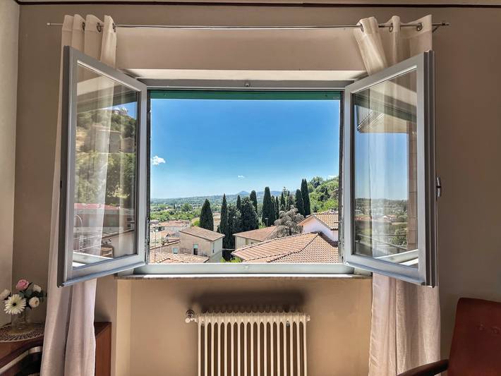Ferienwohnung für 6 Personen, mit Balkon und Terrasse sowie Ausblick in Sinalunga