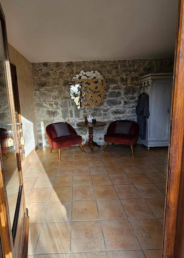 Chambre d’hôte pour 2 personnes, avec vue et jardin ainsi que terrasse et piscine à Labeaume - 4