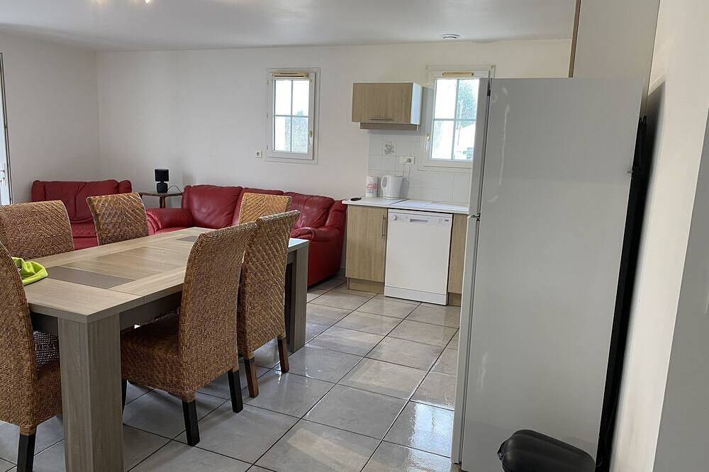 Holiday Home “La Barbâtrine” with Private Terrace, Garden, and Wi-Fi in Barbâtre, Noirmoutier