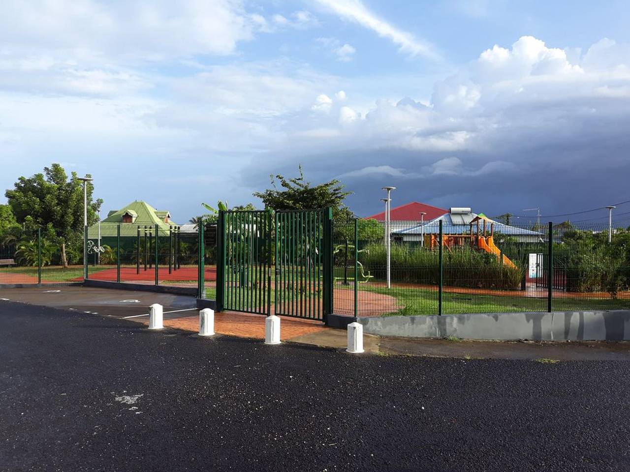 Entire studio, Welcoming Studio in Baie Mahault, 22 sqm, shared pool. in Baie-Mahault, Guadeloupe (Caribbean)