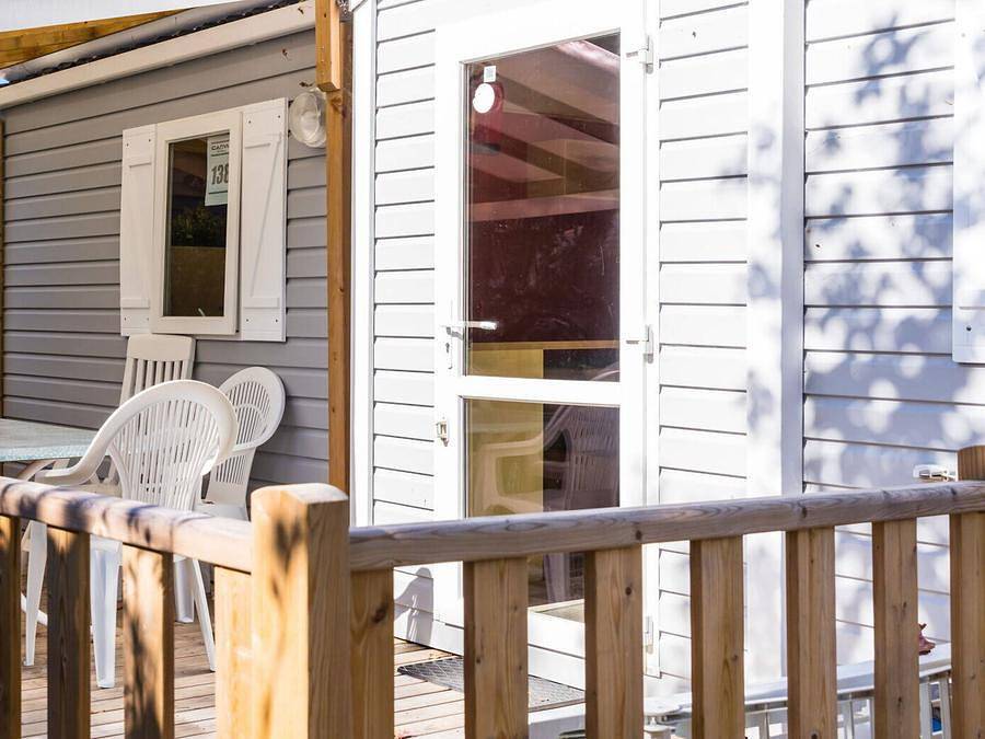 Camping Marvilla Parks Friese Meren - Stacaravan 8 personen - Klassiek | 3 Slaapkamers | 6/8 Pers. | Verhoogd terras in IJsselmeer