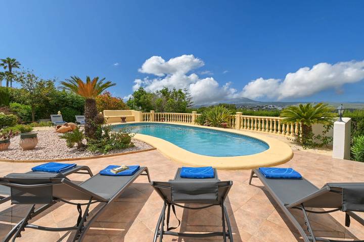 Villa voor 4 personen, met zwembad en tuin, kindvriendelijk in Jávea