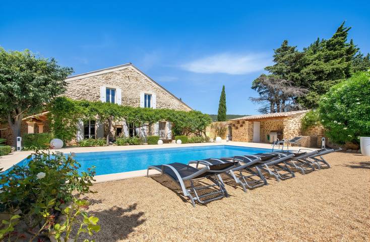 Location de vacances pour 10 personnes, avec Terrasse ainsi que Jardin et Piscine à Uchaux