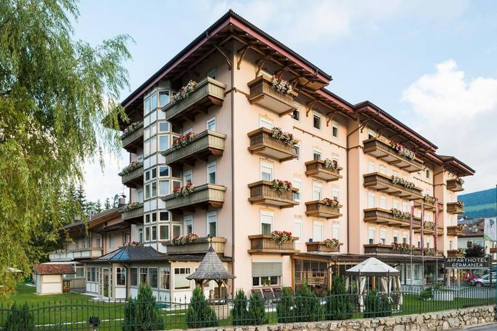 Appart’hôtel pour 2 personnes, avec Terrasse et Jacuzzi ainsi que Jardin et Sauna à Dobbiaco