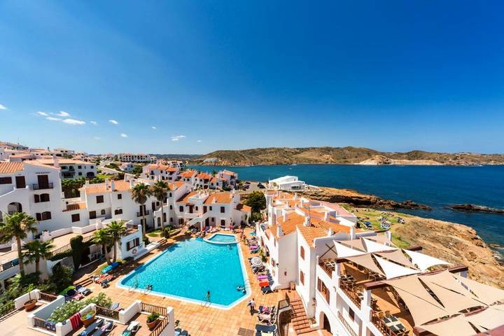 Appart’hôtel pour 5 personnes, avec Terrasse et Jardin ainsi que Bassin pour enfant et Piscine à Fornells