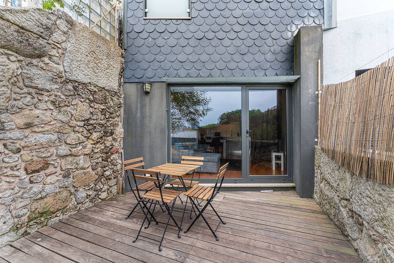 Ganze Wohnung, Ferienwohnung für 4 Personen mit Garten in Massarelos, Porto