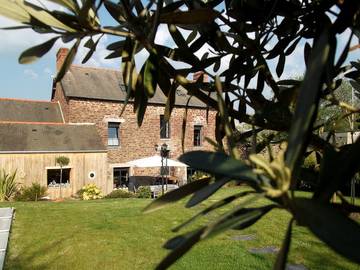 Chambre d’hôte pour 2 personnes, avec jardin ainsi que jacuzzi et piscine dans Saint-Malon-sur-Mel