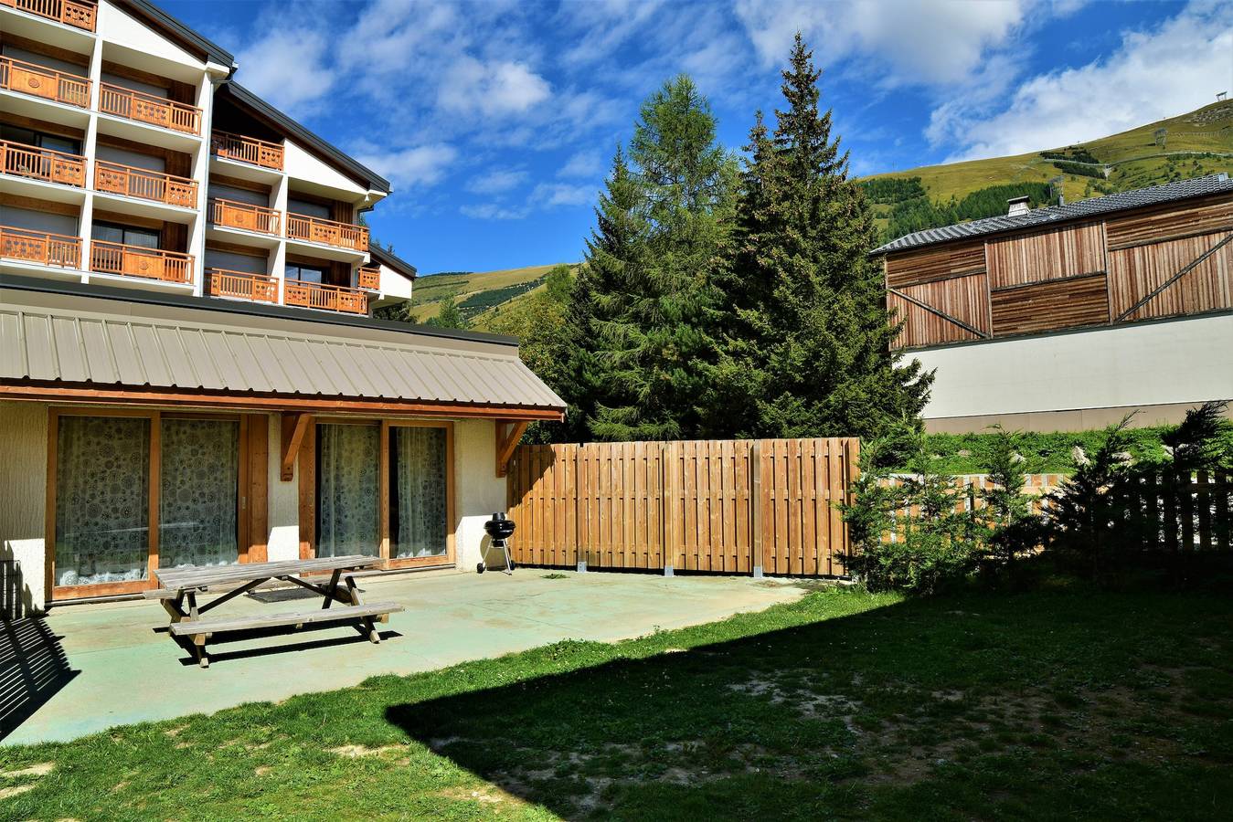Geheel appartement, Appartement 'L'Éterlou' met privé tuin en wifi in Mont-de-Lans, Les Deux Alpes