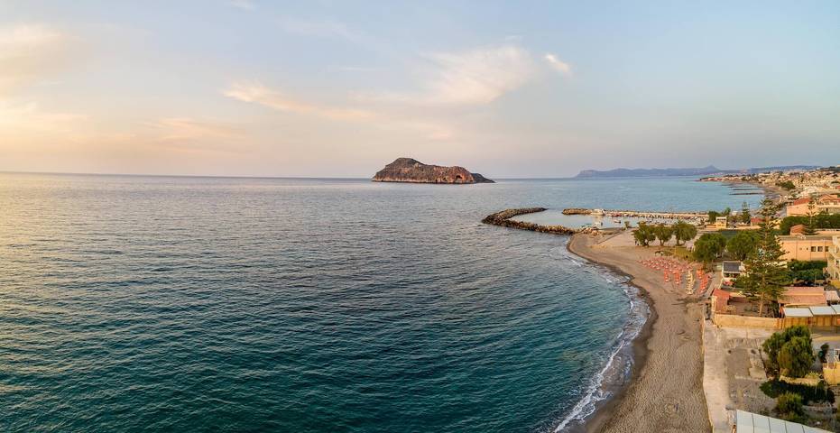 Platanias Beachfront Villa Elsa-90m de la place principale in Plataniás, Région de la Canée