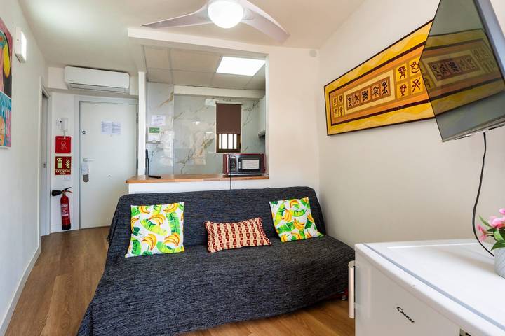 Apartamento entero, Apartamento 'Ametlla Mar Benidorm' con vistas al mar, piscina compartida y Wi-Fi in Playa de Levante, Costa Blanca