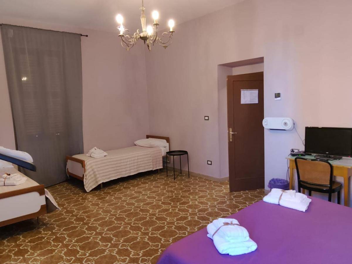 Double Room with Shared Bathroom in Fiuggi, Province de Frosinone