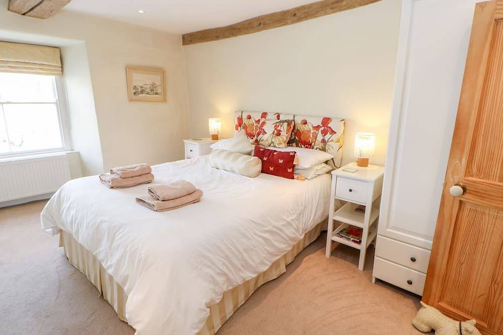 Demonicus, pet friendly, character holiday cottage in Middleham in Middleham, North Yorkshire
