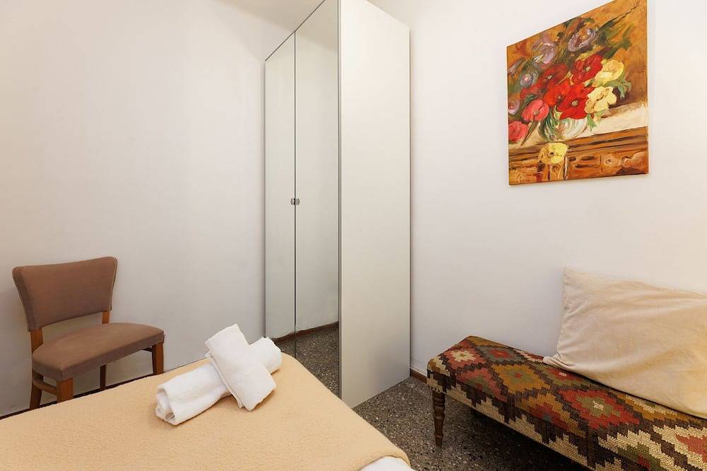 Ganze Wohnung, Apartment 3 bedrooms 4 pax in the city center - Free Wifi in Barcelona Zentrum, Barcelona