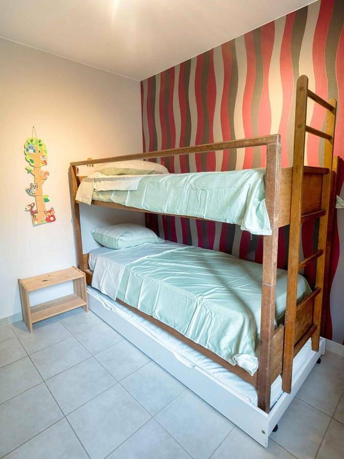 Location de vacances pour 6 personnes, avec vue ainsi que piscine et jardin à Gagnières - 3