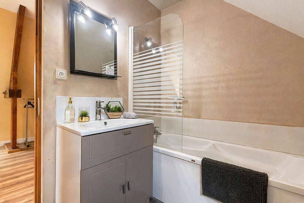 Entire apartment, La Longère T3 - Golf - Parking - Wifi - 4 Pers in Bellême, Parc naturel régional du Perche