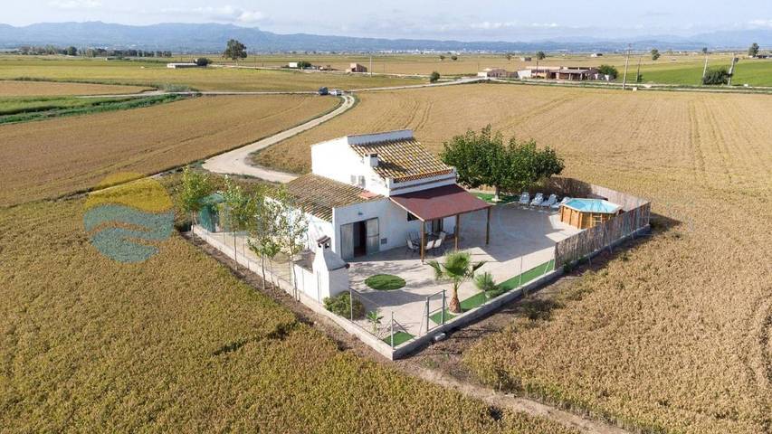 Casa de vacaciones para 6 personas, con piscina además de jardín y terraza, Se admiten mascotas en Delta del Ebro