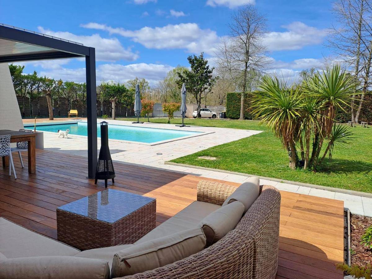 La Bredi Villa proche de Bordeaux avec piscine et spa in La Brède, Région de Bordeaux