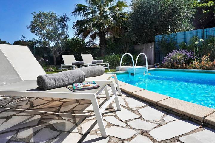 Family-friendly holiday home with a pool and garden, ideal for families in Saint-Raphael Varo, Costa mediterranea (Francia)
