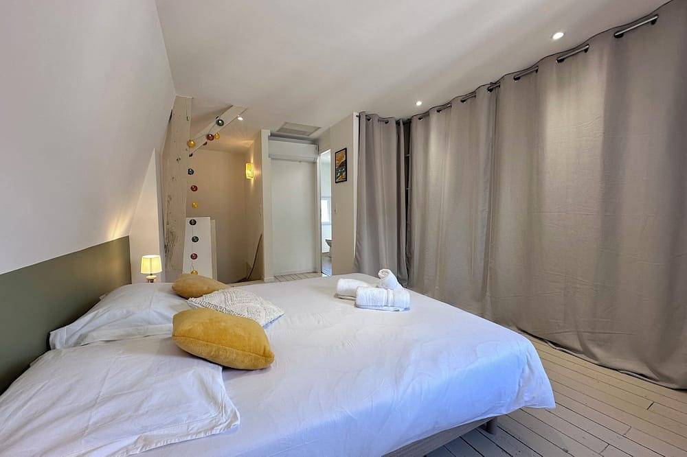 Entire apartment, Casa Majour - Duplex coeur de ville - T2 - Climatisé in Brive-la-Gaillarde, Brive-la-Gaillarde region