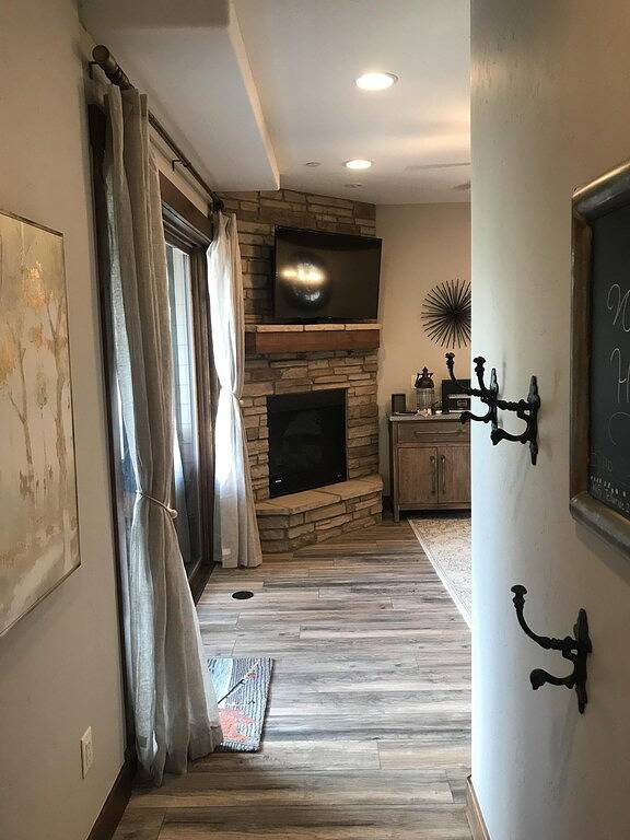 Ganze Wohnung, Luxus Neubau - Eigene Hot Tub mit Blick auf Blue River in Silverthorne, Arapaho and Roosevelt National Forests