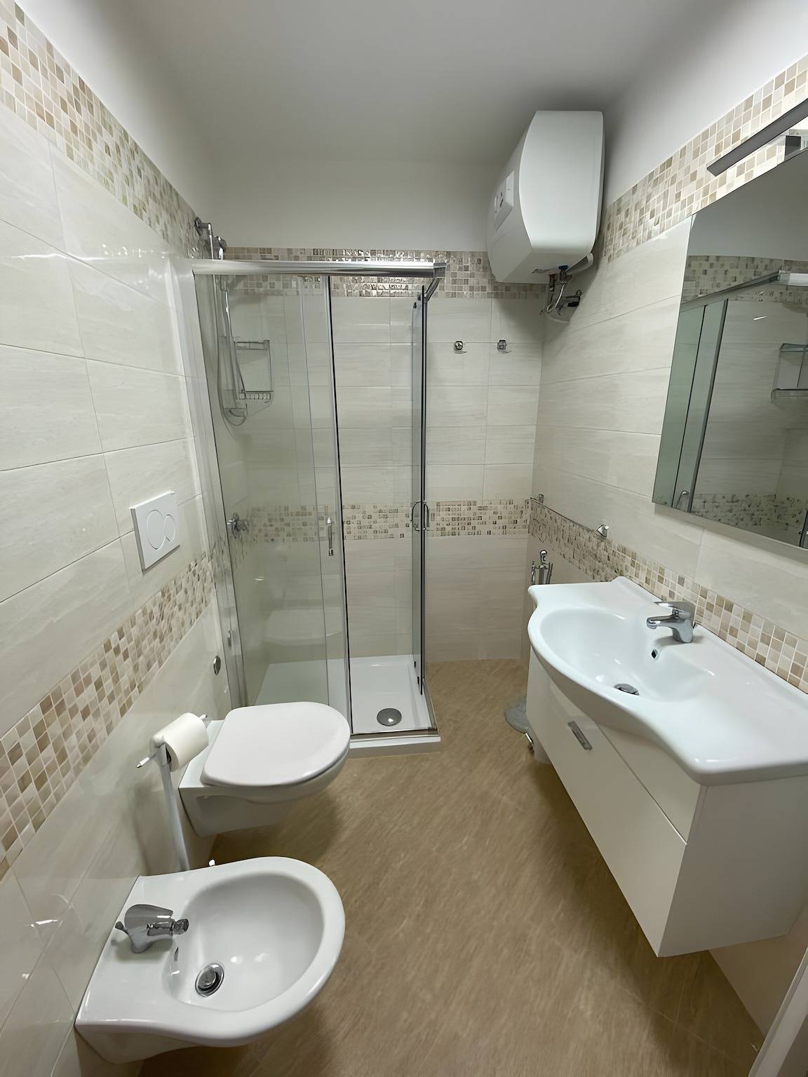Appartamento intero, Appartamento 'Touristhouse Monopoli 10' con Balcone, Wi-Fi e Aria Condizionata in Monopoli, Provincia di Bari