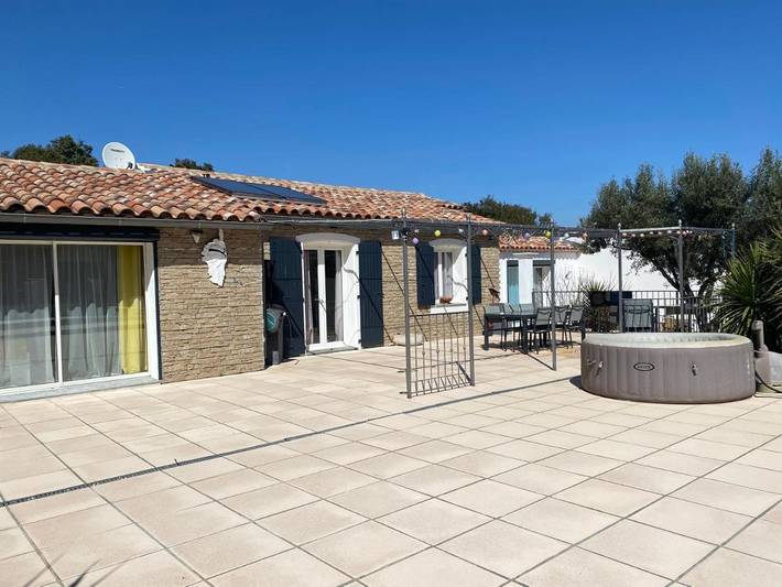 Location de vacances pour 6 personnes, avec jardin ainsi que jacuzzi et piscine à Néoules - 3