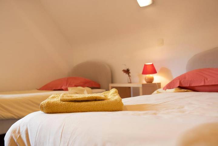 Location de vacances pour 4 personnes, avec Terrasse ainsi que Jardin et Vue dans Saint-Malon-sur-Mel - 3