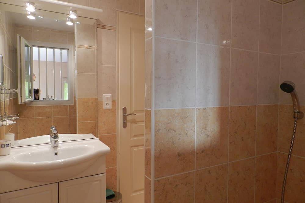 Appartement entier, Logement de 45m2; en rez de jardin dans villa à Brem sur Mer in Brem-sur-Mer, Vallée de la Loire