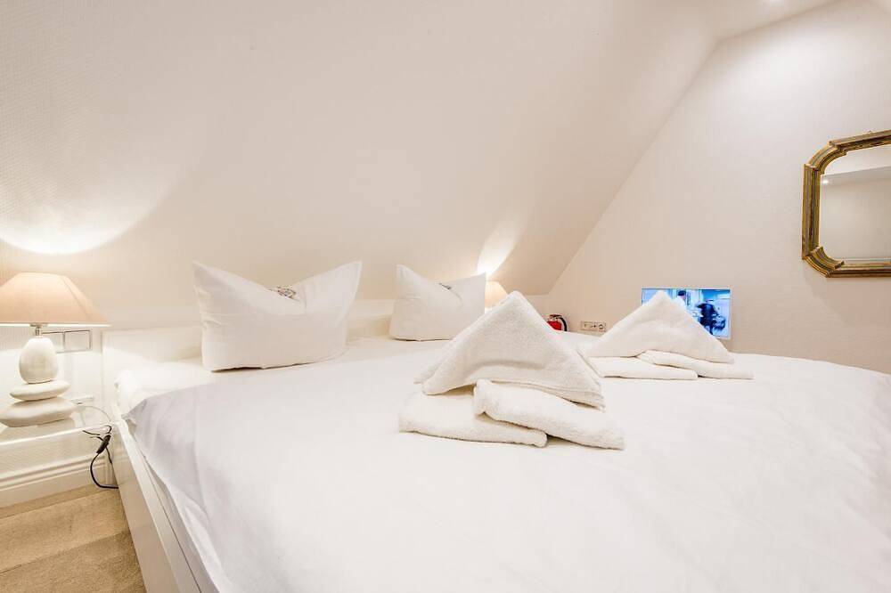 Ganze Wohnung, Haus Munkmarscher Chaussee 11, Whg. 22 - Reet. Ruhig. Garten. in Tinnum, Sylt (Gemeinde)