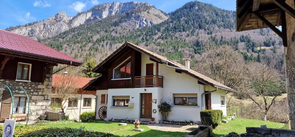 Maison de vacances pour 9 personnes, avec Balcon et Terrasse ainsi que Jardin et Vue à Bellevaux