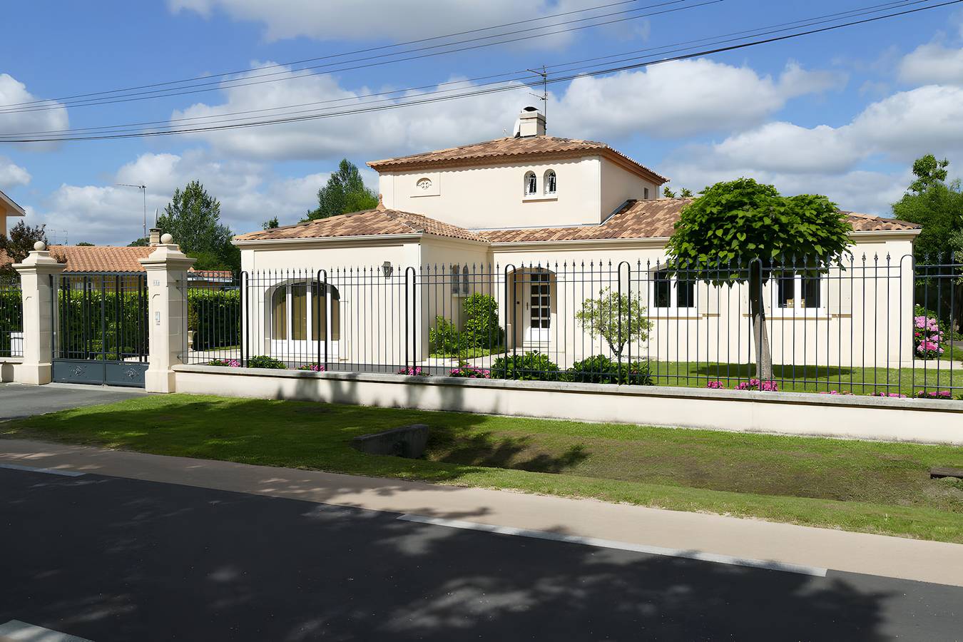 Gästehaus 'Les Hortensias du Monastère' mit privatem Pool, gemeinsamer Terrasse und Wlan in Saint-Aubin-de-Médoc, Bordeaux und Umgebung