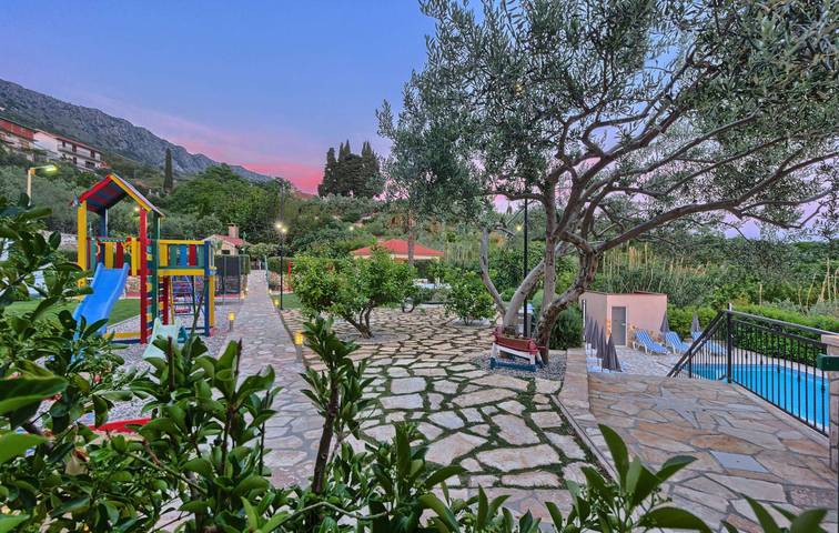 Ferienhaus mit Meerblick für 22 Personen, mit Pool und Balkon sowie Sauna, mit Haustier in Split-Dalmatien - 3