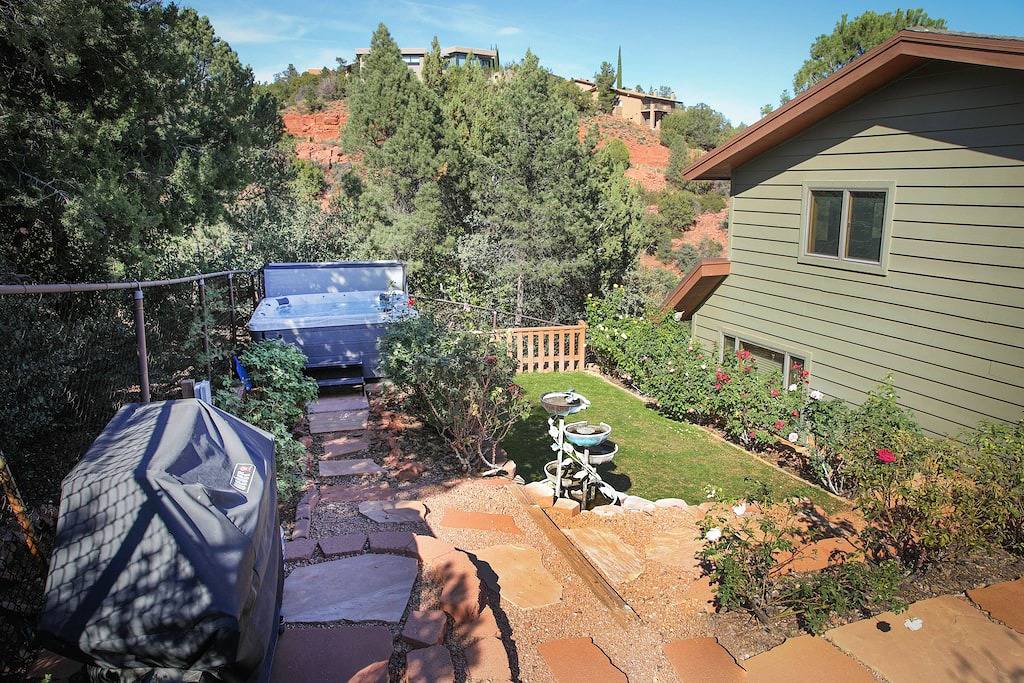 Luxury Cabin on the Creek with Red Rocks View in Sedona, Oak Creek Canyon