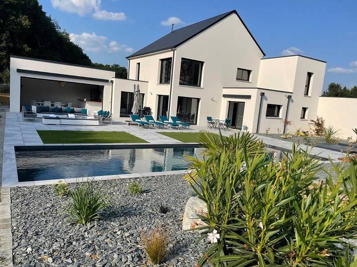 Villa pour 8 personnes, avec jardin et terrasse ainsi que jacuzzi et piscine