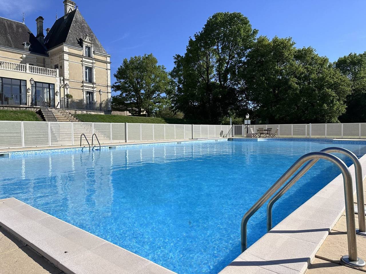 Appartement entier, Château Les Forges – Tennis, Piscine, Golf in Les Forges, Deux-Sèvres
