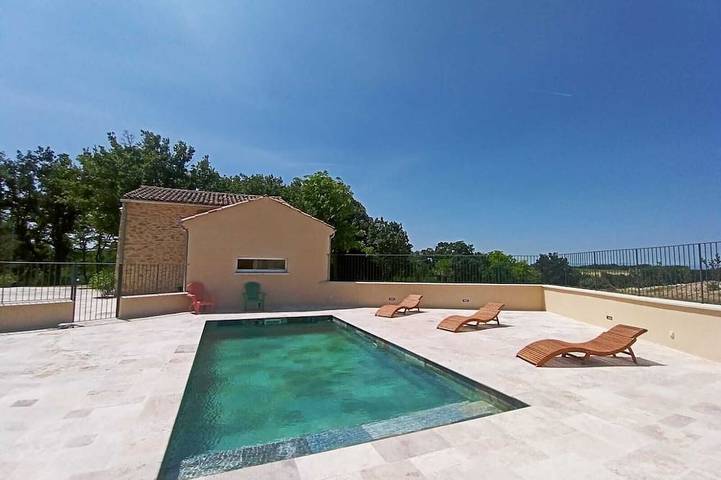 Location de vacances pour 6 personnes, avec jardin et terrasse à Divajeu