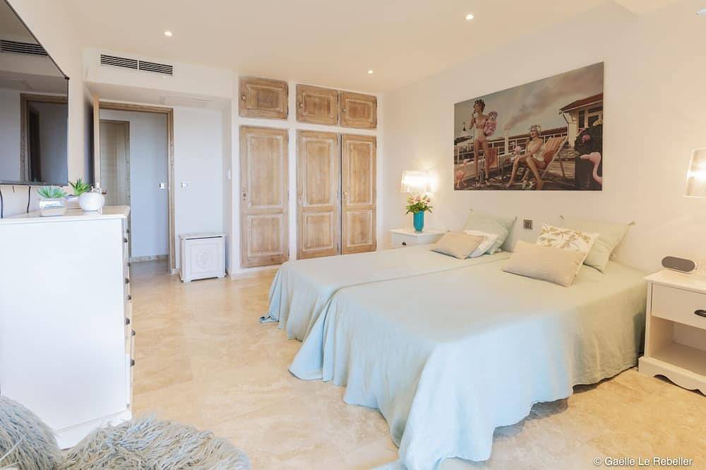 Villa Füße im Wasser in l'Escalet, Ramatuelle