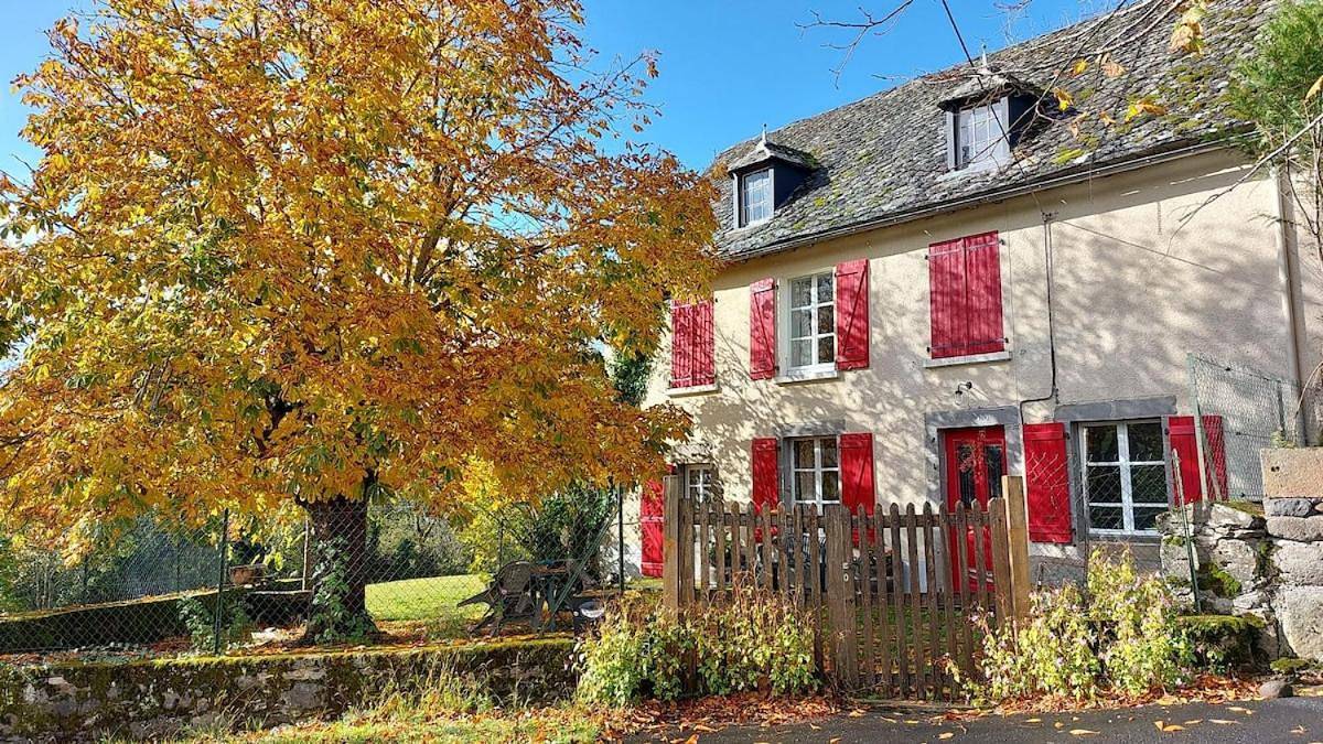 Two-Bedroom House in Méallet, Région de Mauriac
