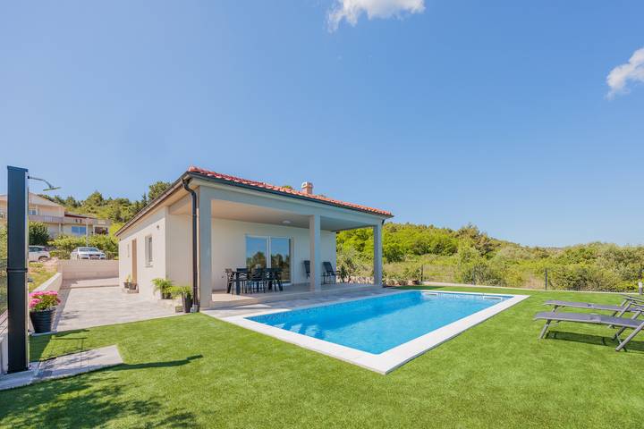 Holiday Home Bonato with pool in Ljubač (Dalmatien), Zadar